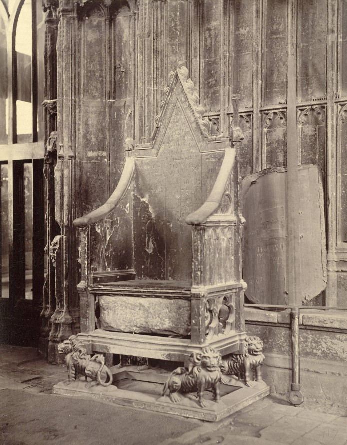 La pierre fut placée sous le trône du couronnement, afin de symboliser
la domination royale sur l'Écosse et l'Angleterre.| Cornell University Library
via Wikimedia Commons